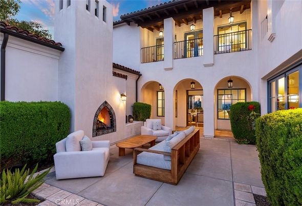 Exterior, Fireplace