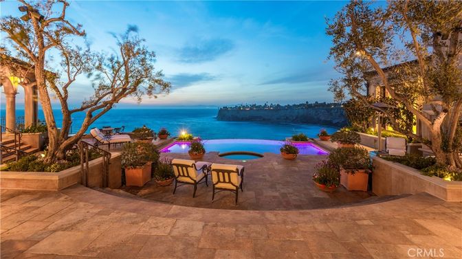 Exterior, Pool, Water