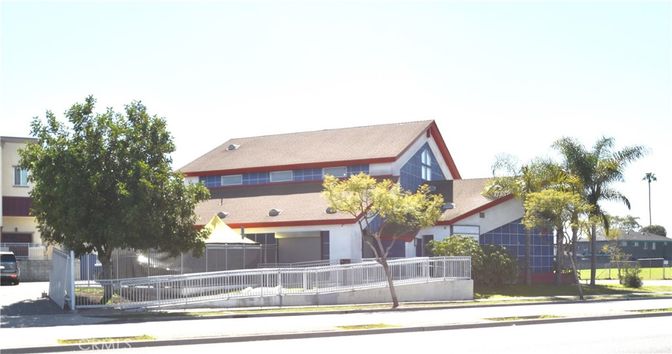 Exterior, Facade, Tudor Revival