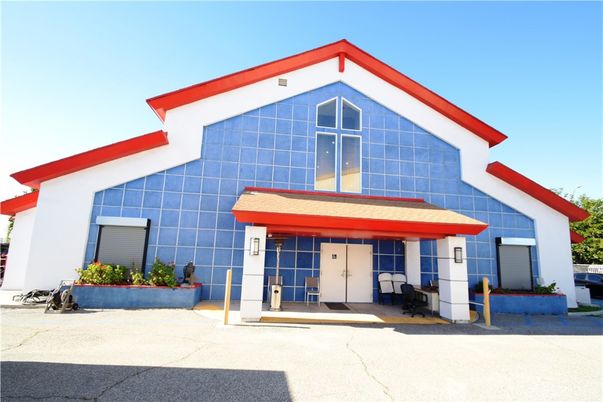 Exterior, Facade, Modern
