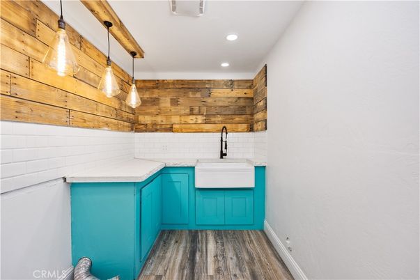 Interior, Pendant Lights, Recessed Lighting, Wood Texture Flooring, Wooden Walls