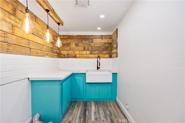 Interior, Pendant Lights, Recessed Lighting, Wood Texture Flooring, Wooden Walls