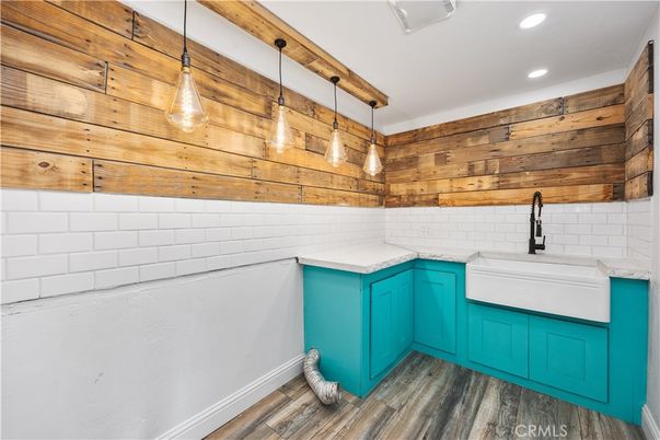Interior, Pendant Lights, Recessed Lighting, Wood Texture Flooring, Wooden Walls