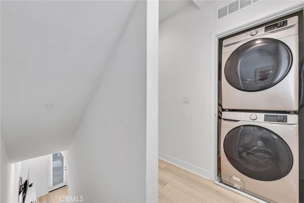 Interior, Utility Closets, Washer, Wood Texture Flooring
