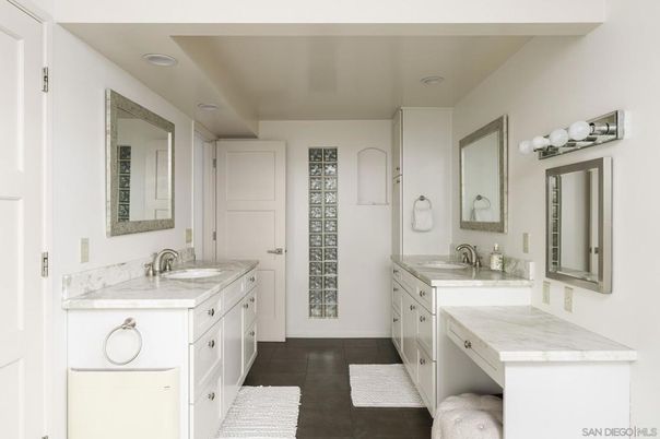 Bathroom, Dual Sink Vanities, Interior, Recessed Lighting