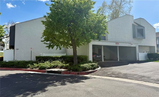 Attached, Exterior, Facade, Modern