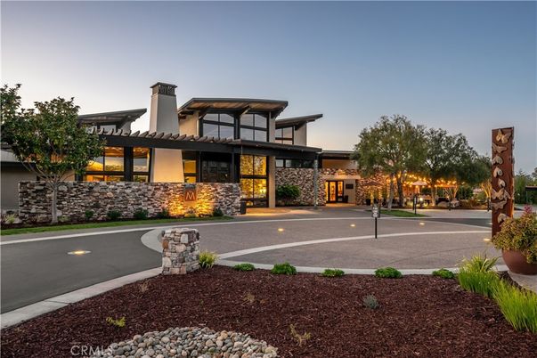 Exterior, Facade, Modern