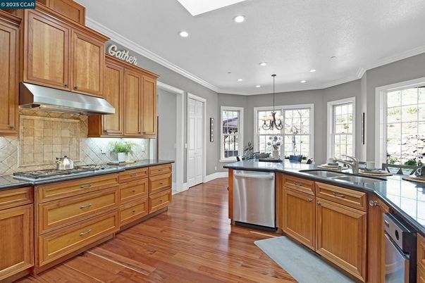 Dining room, Interior, Kitchen, Pendant Lights, Recessed Lighting, Wood Texture Flooring