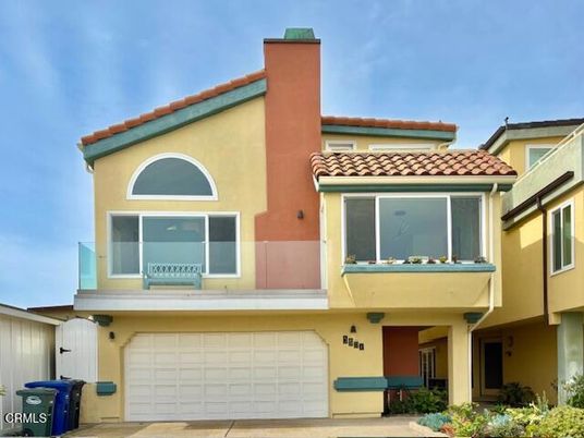 Attached, Exterior, Facade, Mediterranean