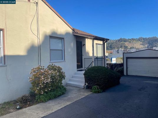 Detached Garage, Exterior
