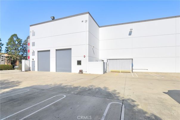 Attached, Exterior, Facade, Modern