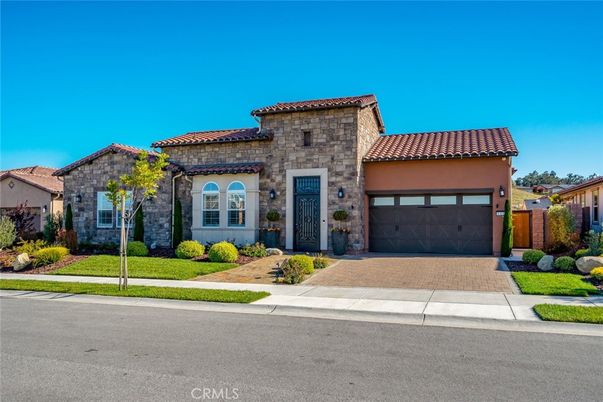 Attached, Exterior, Facade, Mediterranean