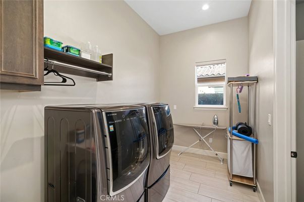 Interior, Recessed Lighting, Washer, Wood Texture Flooring
