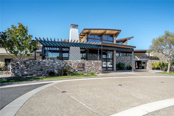 Exterior, Facade, Modern