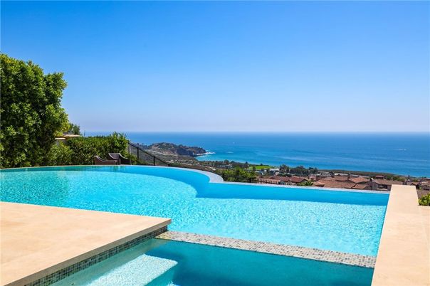 Exterior, Pool, Water