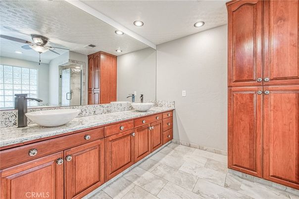Bathroom, Dual Sink Vanities, Interior, Recessed Lighting