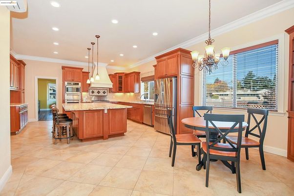 Chandelier, Dining room, Interior, Kitchen, Pendant Lights, Recessed Lighting, Stainless Steel Appliances