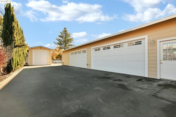 Detached Garage, Exterior