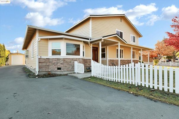 Detached Garage, Exterior, Facade, American Craftsman