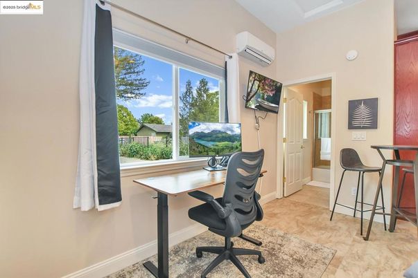 Home Office, Interior