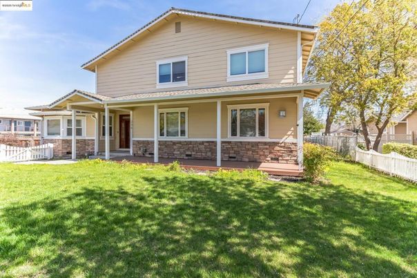 Exterior, Facade, American Craftsman
