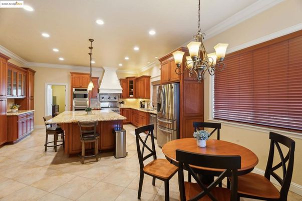 Chandelier, Dining room, Interior, Kitchen, Pendant Lights, Recessed Lighting, Stainless Steel Appliances