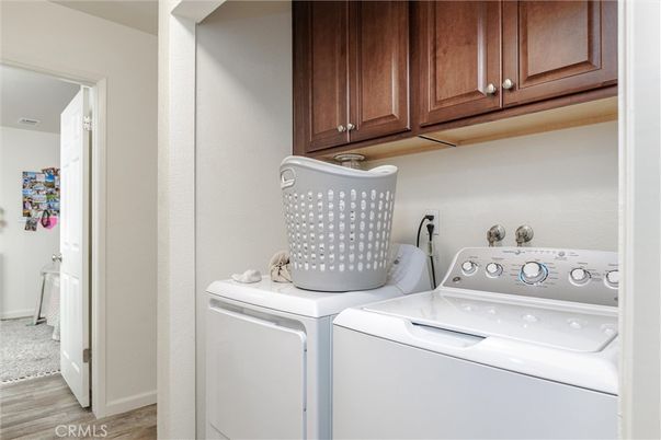 Interior, Utility Closets, Washer, Wood Texture Flooring