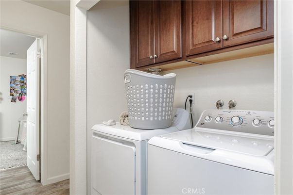 Interior, Washer, Wood Texture Flooring
