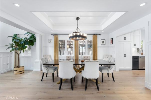 Chandelier, Dining room, Interior, Pendant Lights, Recessed Lighting, Wood Texture Flooring