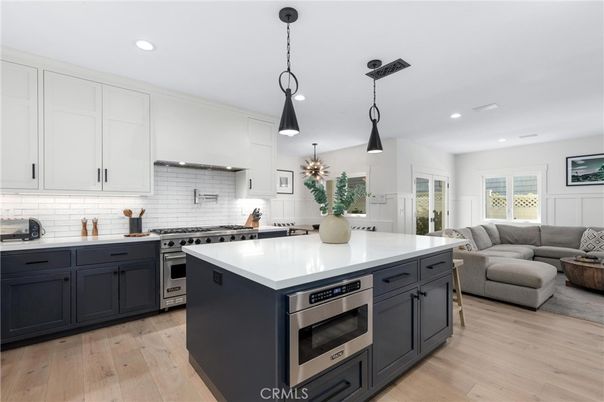 Interior, Kitchen, Living room, Pendant Lights, Recessed Lighting, Stainless Steel Appliances, Wood Texture Flooring