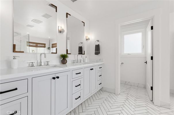 Bathroom, Dual Sink Vanities, Interior
