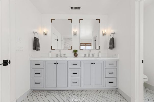 Bathroom, Dual Sink Vanities, Interior