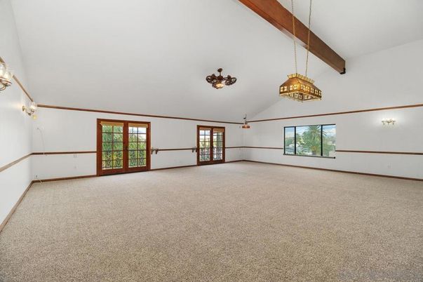 Empty room, Interior, Pendant Lights, Wooden Beams
