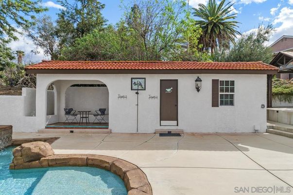 Exterior, Pool