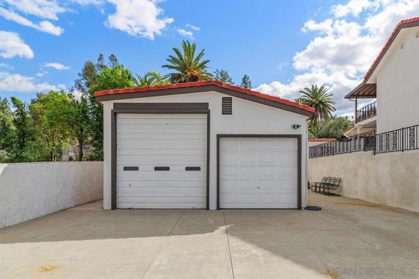 Detached Garage, Exterior