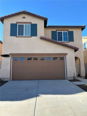 Attached, Exterior, Facade, Mediterranean