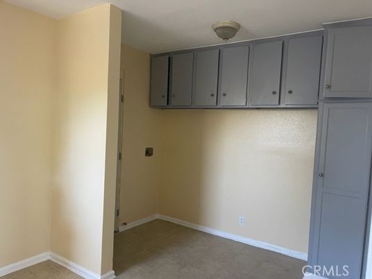 Empty room, Interior