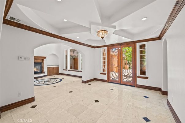 Chandelier, Fireplace, Interior, Recessed Lighting
