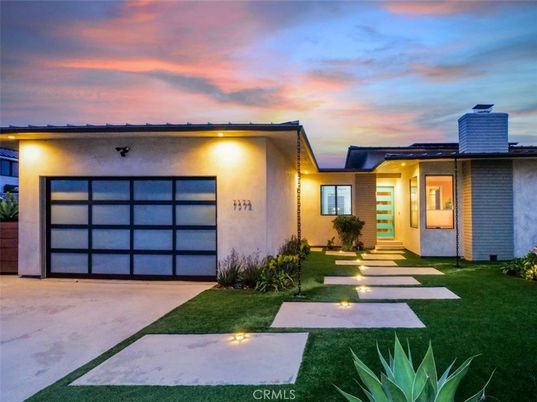 Attached, Exterior, Facade, Modern