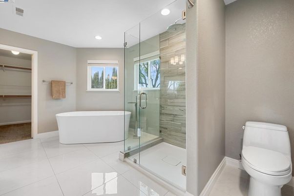 Bathroom, Free Standing Baths, Glass Shower, Interior, Recessed Lighting