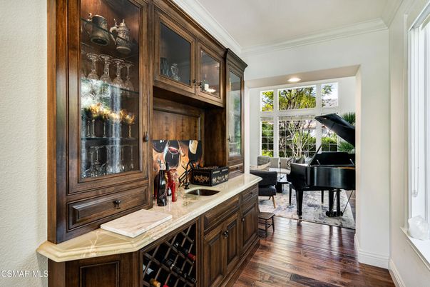 Interior, Piano, Recessed Lighting, Wood Texture Flooring