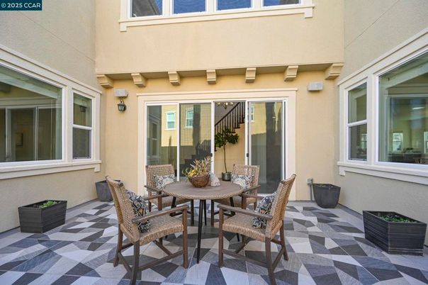 Dining room, Exterior