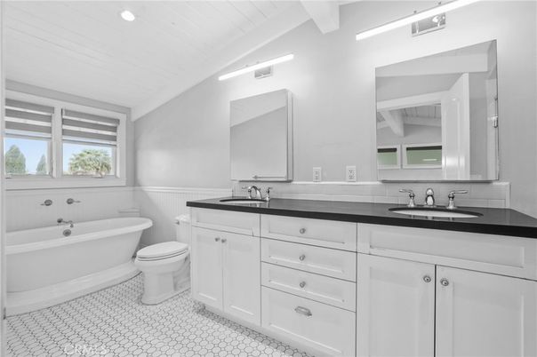Bathroom, Dual Sink Vanities, Interior, Recessed Lighting