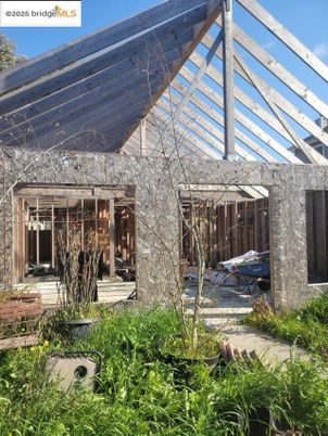 Exterior, Facade, None