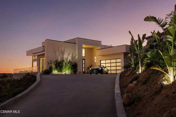 Attached, Exterior, Facade, Modern