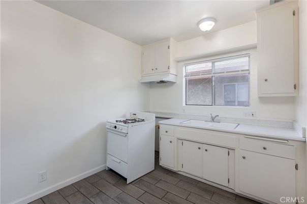 Interior, Kitchen, Washer, Wood Texture Flooring