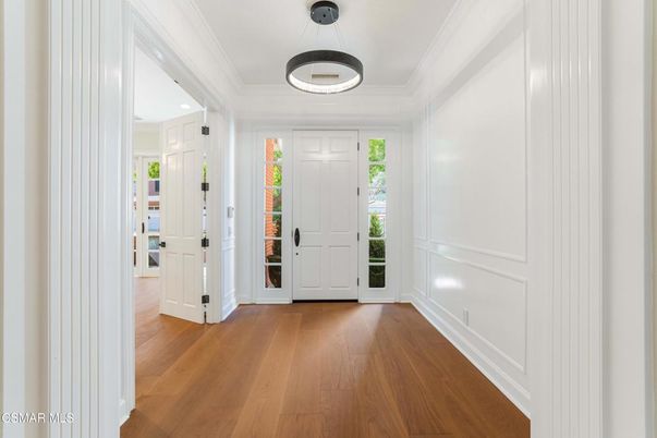Interior, Pendant Lights, Recessed Lighting, Wood Texture Flooring