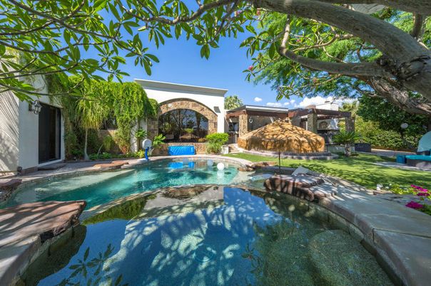 Exterior, Pool