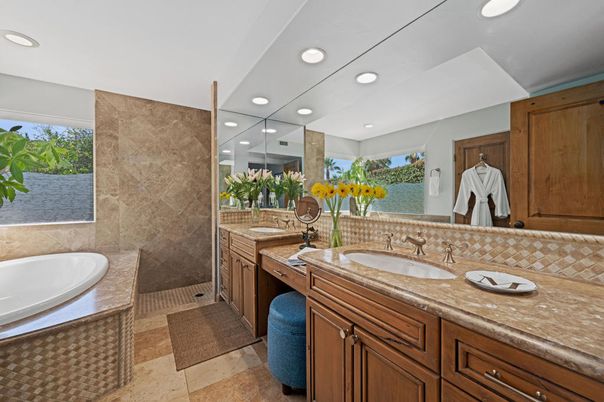 Bathroom, Dual Sink Vanities, Interior, Recessed Lighting