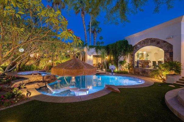 Exterior, Pool
